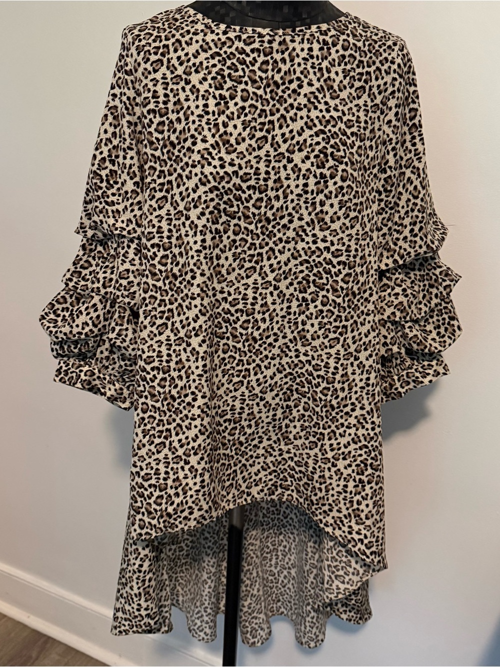P Luca Milano Adorable high low top w/three quarter length sleeves with gathers - Picture 8 of 11